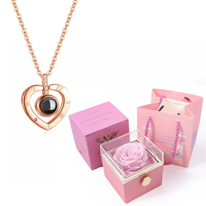 Coffret avec rose éternelle contenant un collier à projection de photos